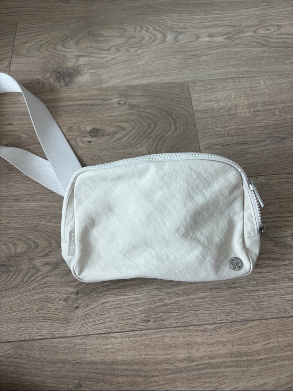 Lululemon Everywhere 2L White Crossbody Belt Bag